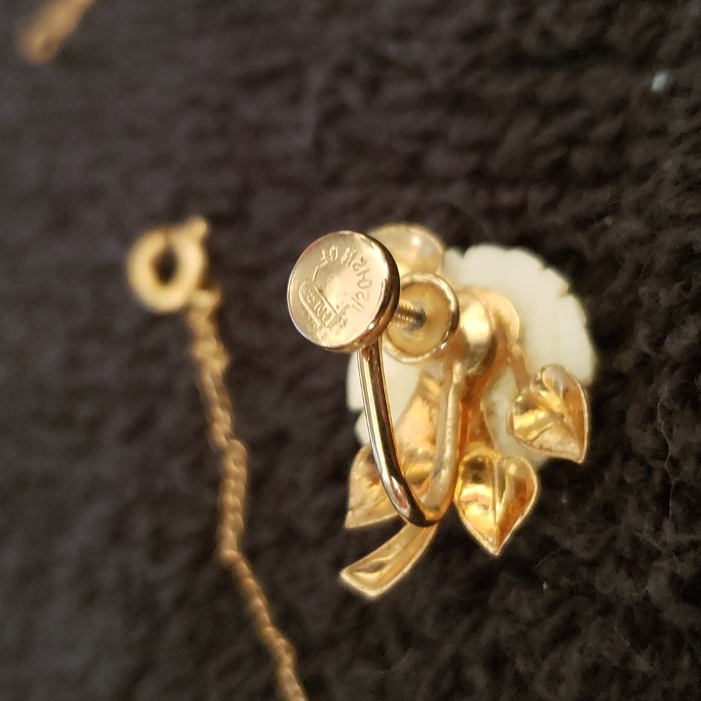 Vintage white rose necklace with earrings. - Picture 4 of 4